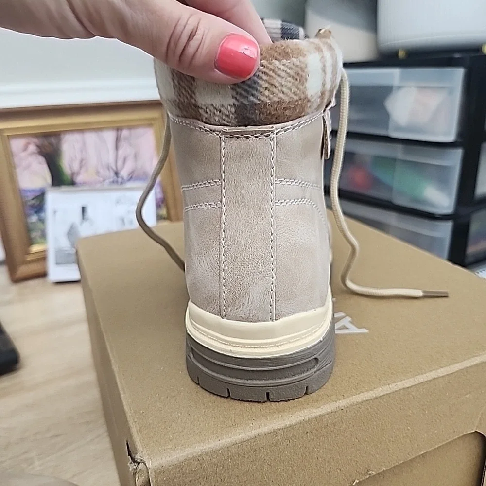 Anjou Femme Beige Lace-Up Ankle Boots Women's‎ Size 7.5 Plaid Collar Work Hiking